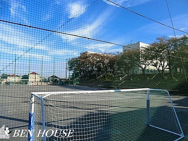 横浜市立城郷中学校 徒歩8分。部活動帰りの帰宅も安心の距離です! 580m