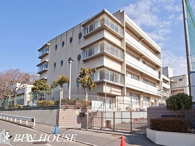 玄関・スペースに余裕のある玄関は収納も豊富。家族のお見送りやお出迎えもしやすい空間です♪