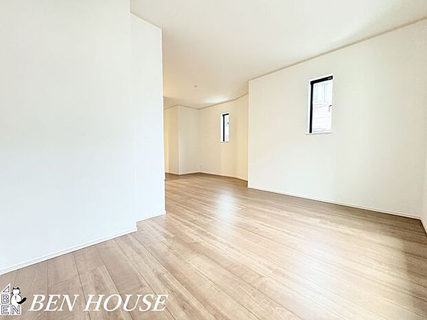 リビング・木の温もりを感じるフローリングが心地よい、やさしい雰囲気のリビングです。