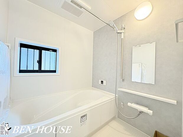 浴室・親子一緒にゆったりと入浴できる広々とした浴室。雨の日のお洗濯に便利な浴室乾燥機完備で忙しい家族をサポートします。