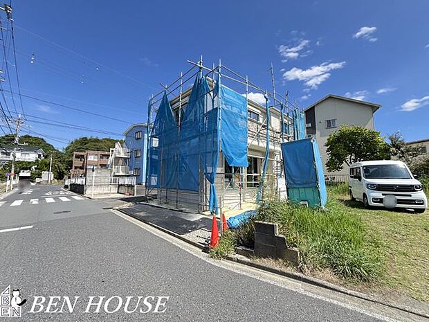 カースペース・2台分のカースペース付き。日常的に車を使う方やバイクをお持ちの方、来客の多い方も安心です。