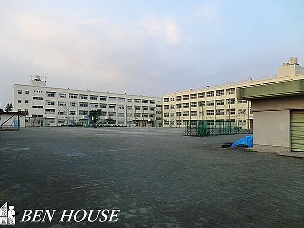 横浜市立豊田中学校 徒歩5分。部活動帰りの帰宅も安心の距離です！ 390m