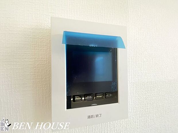 モニター付きインターフォン(同仕様参考写真)・来訪者が一目でわかるモニター付きインターフォンは、お子様のお留守番も安心です。