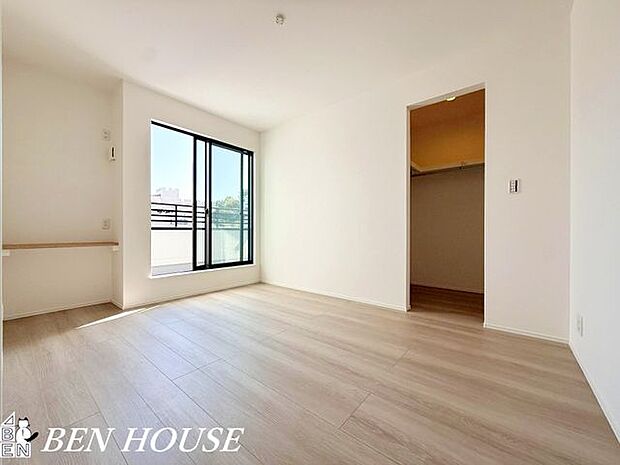 寝室・優しい色の内装はインテリアを考えるのも楽しみ。お気に入りの家具を揃えたくなりそうです。