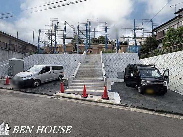 駐車場・お車ご利用の際に嬉しいカースペース付き。お掃除もしやすくいつでもキレイに利用できます!