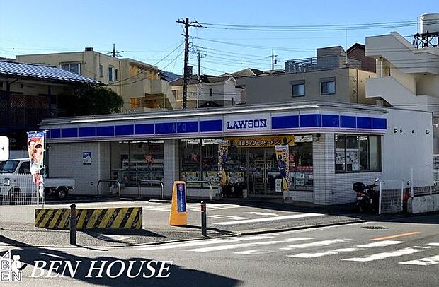 ローソン新東芹が谷店 徒歩5分。時間がない時にさっと寄れて便利なコンビニ。 360m