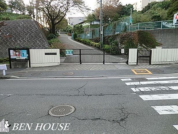 横浜市立芹が谷中学校 徒歩10分。部活動帰りの帰宅も安心の距離です! 760m