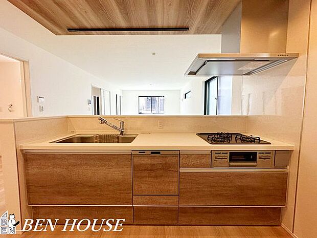 キッチン・スタイリッシュなデザインが魅力のキッチン。収納もたっぷりで、見た目も使い勝手も両立しています。