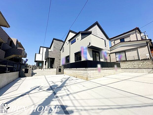 カースペース・2台分のカースペース付き。日常的に車を使う方やバイクをお持ちの方、来客の多い方も安心です。