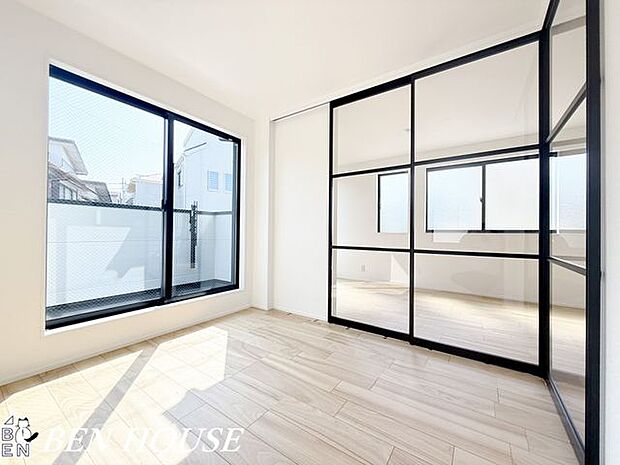 洋室・陽だまりを感じることのできる洋室は部屋を明るく感じ、インテリアのアイデアもどんどん出てきそうです！