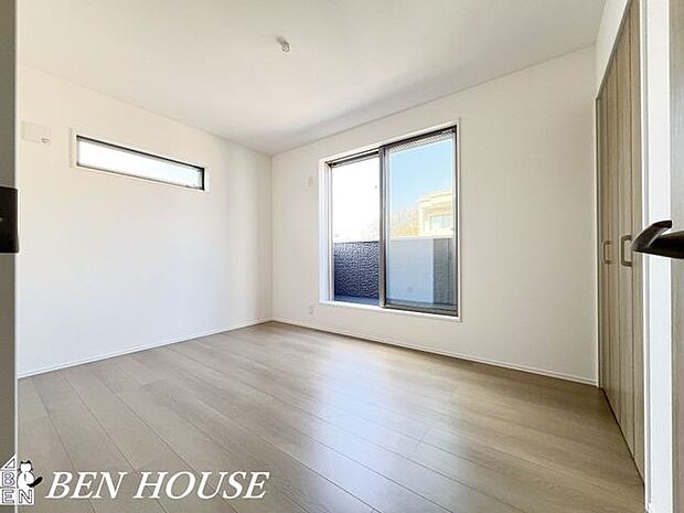 寝室・大型ベッドを置いても余裕のある広さです。お部屋の家具選びも楽しめそうですね。