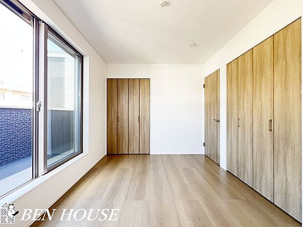 寝室・どんな家具にも合う優しい色の内装で、インテリアを考えるのも楽しみですね!