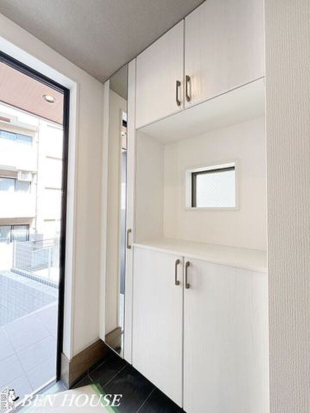 シューズボックス・ご家族分の靴もたっぷりしまえる大型シューズボックス採用!玄関スペースをすっきり見せることができます。