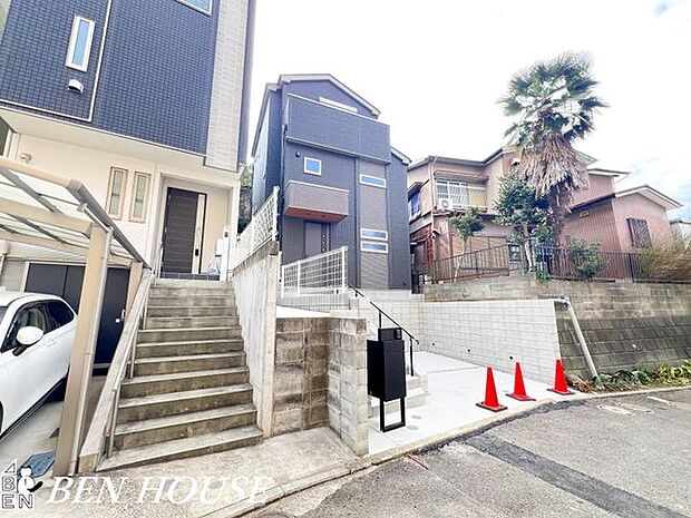 外観・周辺は公園が多く、緑に囲まれた住環境です。お子様を連れて気軽に遊びに行けるのも嬉しいポイント!