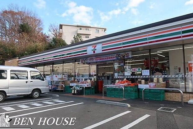 セブンイレブン横浜戸塚平戸店 徒歩4分。近くにあると、何かと便利ですね。 310m