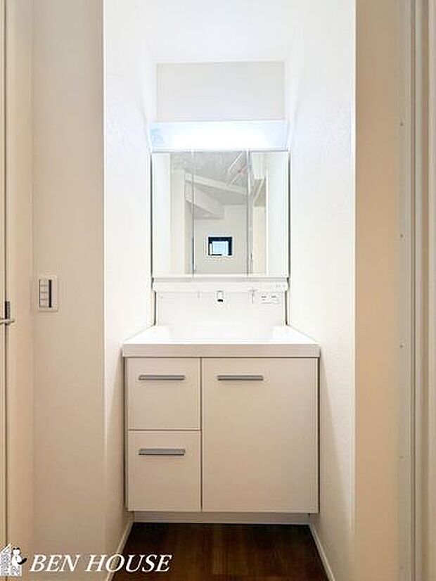 洗面化粧台・ご家族の1日が始まりと1日の終わりを締めくくる洗面空間。のびのびと支度をする事が出来ます!