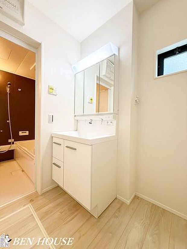 洗面化粧台・ご家族の1日が始まりと1日の終わりを締めくくる洗面空間。のびのびと支度をする事が出来ます！