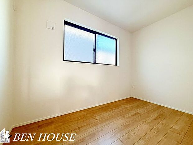 子供部屋・明るく風通しの良い空間で、子どもがのびのび過ごせる部屋。学びや遊びに合わせて自由に使えます。