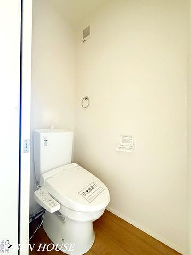 トイレ・いつまでも清潔な空間でいたいトイレは汚れを拭き取りすい空間になっています。洗浄便座でいつでも清潔に利用いただけます。