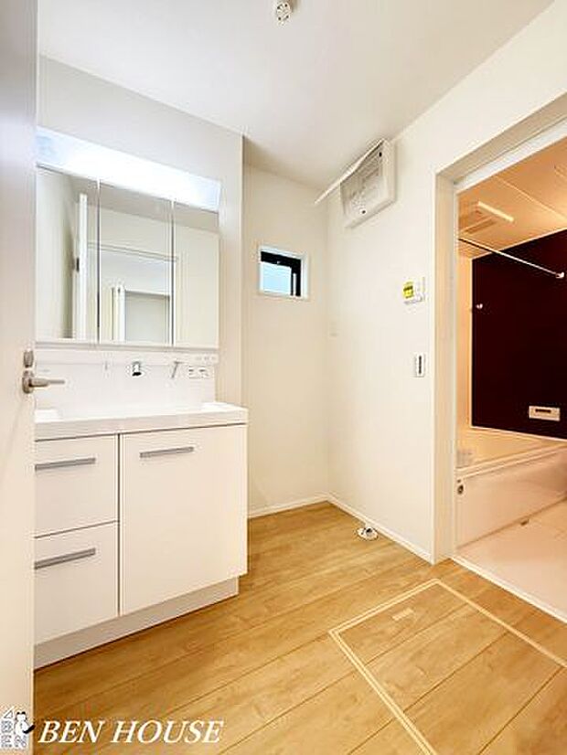 洗面化粧台・ご家族の1日が始まりと1日の終わりを締めくくる洗面空間。のびのびと支度をする事が出来ます！