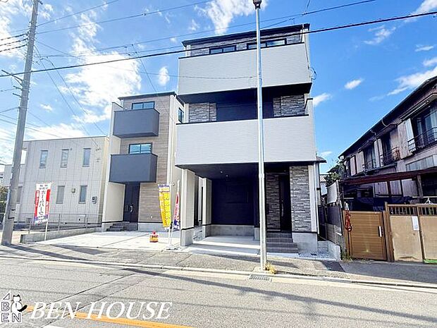 カースペース・自宅敷地内に車を停められる安心感があり、毎日の移動や買い物もスムーズに行える便利なカースペースです。