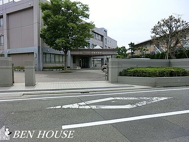 川崎市立平間中学校 徒歩11分。部活動帰りの帰宅も安心の距離です！ 830m