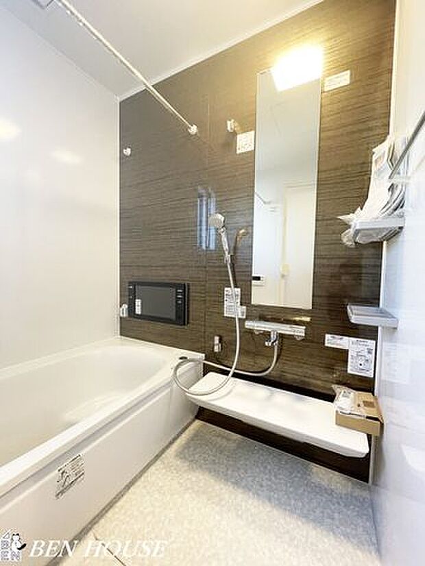 浴室(同仕様参考写真) ・広々バスルームでリラックスタイムを楽しめます。オートバスでお好きな時間に温かいお風呂に入れます。