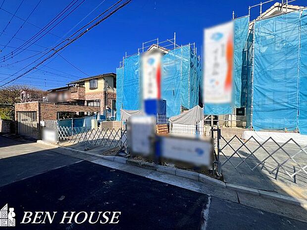 外観・周辺にはコンビニやスーパーがいくつもあるので、日々のお買い物には困りません。