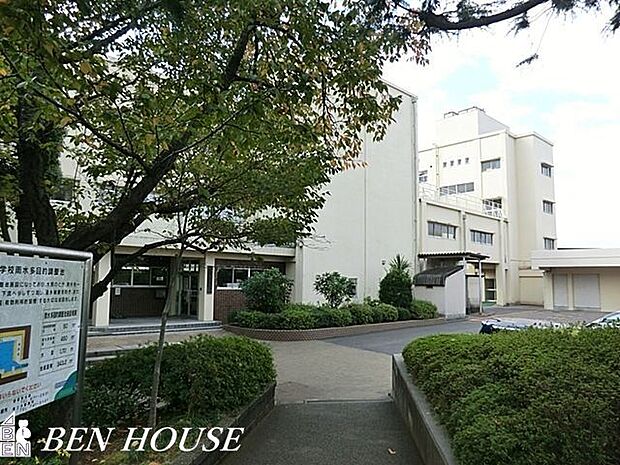 横浜市立六つ川小学校 徒歩11分。教育施設が近くに整った、子育て世帯も安心の住環境です。 870m