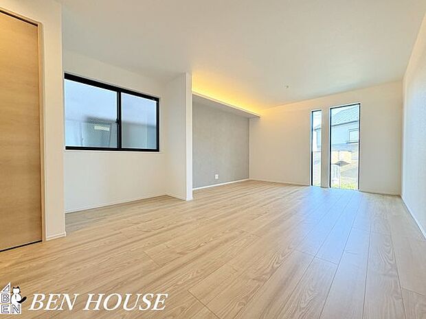 リビング・開放感のあるリビングは、ゆとりを感じられる設計。穏やかな時間が流れる居心地のよい空間です。