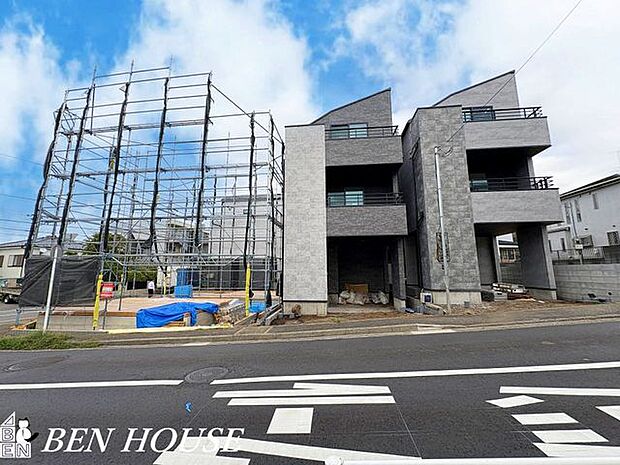 外観・前面が広く、暖かい太陽の日差しを浴びる、眺望良好なお住まいです。