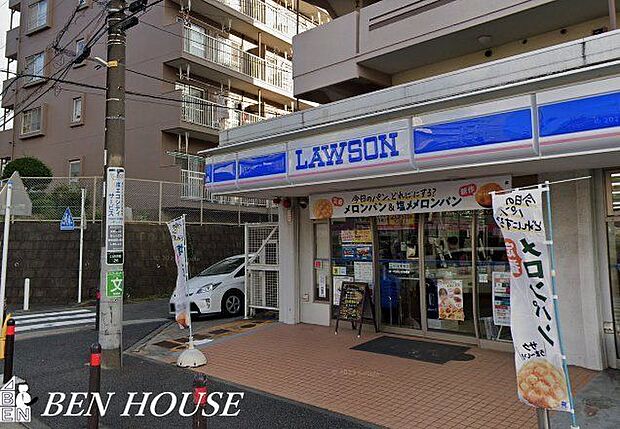ローソン横浜いぶき野店 徒歩2分。時間がない時にさっと寄れて便利なコンビニ。 120m