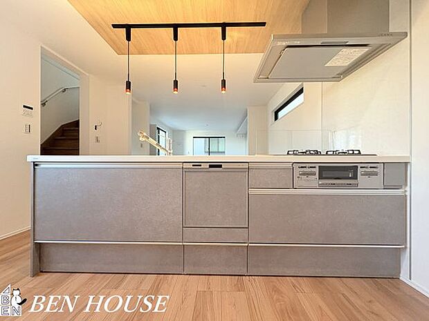 キッチン・料理のしやすさにこだわったキッチン。シンクやコンロの配置にも配慮し、家事の動線がスムーズです。