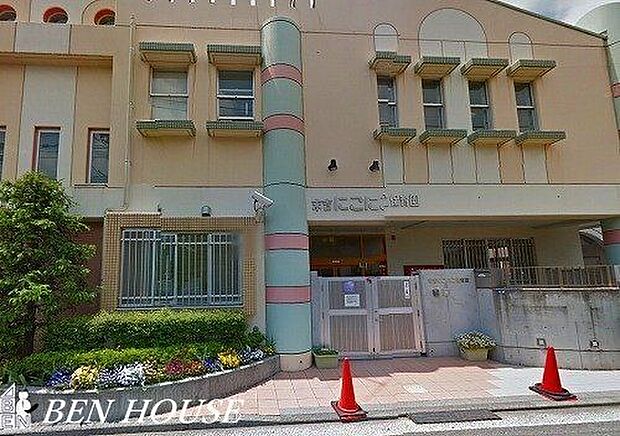 末吉にこにこ保育園 徒歩5分。通勤後にもお迎えに行きやすい距離の保育園です。 360m