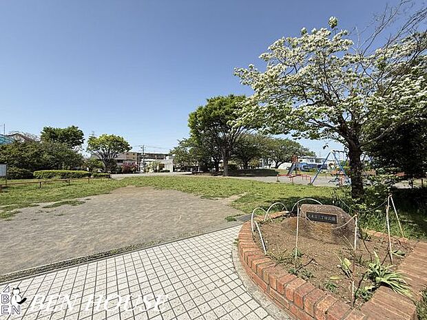 上末吉二丁目公園 徒歩9分。樹々に囲まれた気持ちのよい公園です。 690m