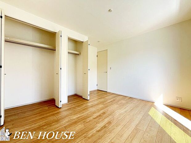 寝室・ゆとりある寝室は大容量のクローゼット付き。大きなベッドを置いても室内が広く使えます。