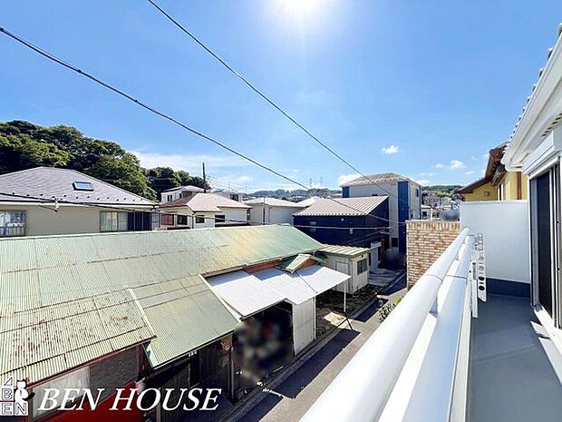 眺望・周辺は緑が多く残る、落ち着いた雰囲気の住宅地です。のびのびとした暮らしを実現できそうですね。