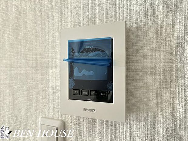 モニター付きインターフォン(同仕様参考写真)・来訪者が一目でわかるモニター付きインターフォンは、お子様のお留守番も安心です。