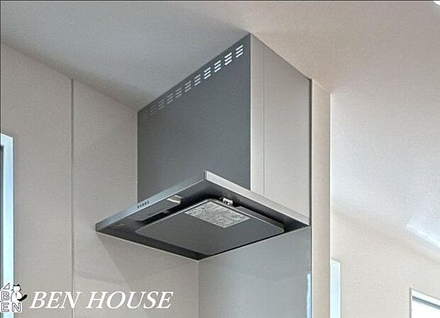 レンジフード(同仕様参考写真)・キッチンにレンジフードがあると、お料理の匂いも気になりにくく、リビングでも快適に過ごせます。