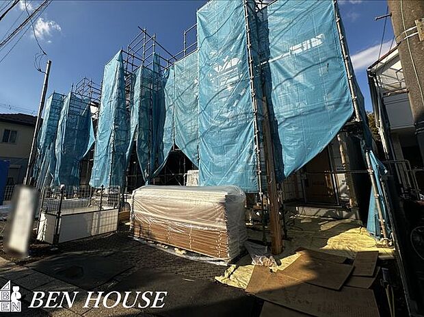 カースペース・カースペースには2台駐車可能。日常的に車を使う方や来客の多い方も出し入れしやすく安心です。