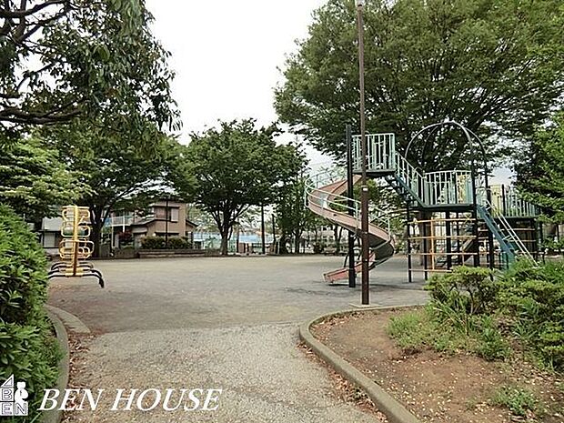 中田町葛野公園 徒歩7分。園内は美しく整備され、四季を通じて美しい花が溢れています。 560m