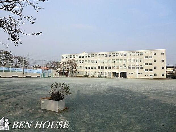 横浜市立葛野小学校 徒歩9分。教育施設が近くに整った、子育て世帯も安心の住環境です。 650m