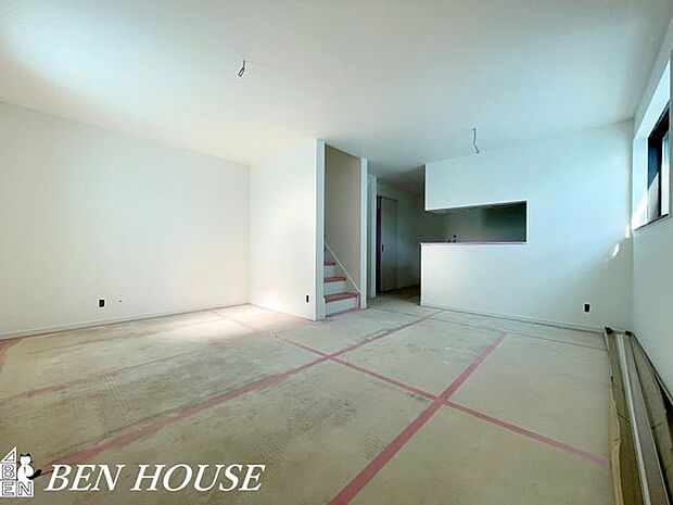 リビング・対面キッチンが家族とコミュニケーションを取りながらお料理も可能。お子様の様子を見ながら家事が出来そうです。