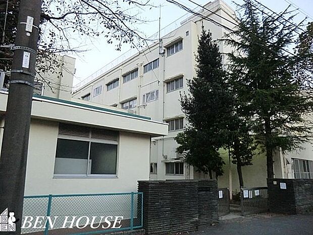 横浜市立常盤台小学校 徒歩2分。教育施設が近くに整った、子育て世帯も安心の住環境です。 160m