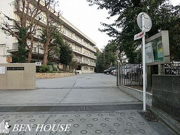 横浜市立保土ケ谷中学校 徒歩5分。部活動帰りの帰宅も安心の距離です！ 380m