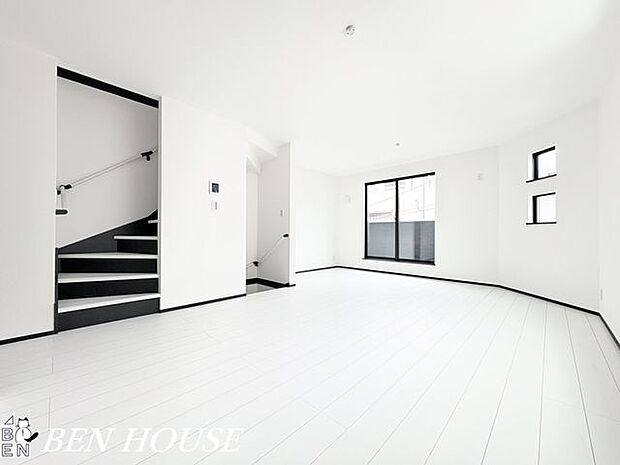 リビング・テレビやソファを置いても余裕のあるリビングは家族が集まってコミュニケーションもとりやすいです。