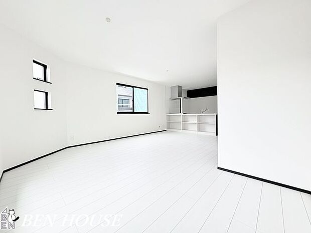 リビング・大きな窓で陽当たり良好、家族の憩いの時間ものびのび過ごせるＬＤＫになっています。