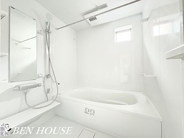 キッチン・広さも丁度良くお料理がしやすい空間!引き出しが多数あり調理器具や調味料のストックなどの収納も便利で収納量が豊富。