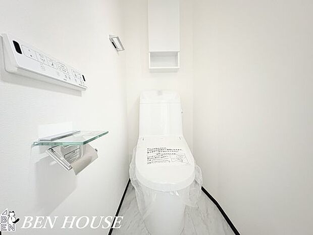 トイレ・清潔に利用出来るシャワートイレ。トイレットペーパーの使用量を減らす効果もあります。