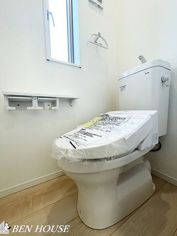 トイレ・快適なトイレタイムに欠かせない温水洗浄便座付きトイレです。